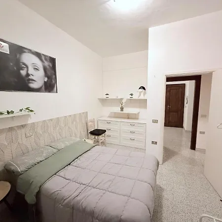 Pothos House - Downtown With Patio And Large Living *