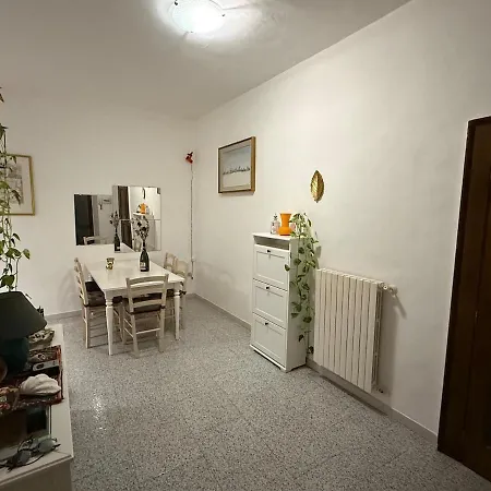Pothos House - Downtown With Patio And Large Living דירה